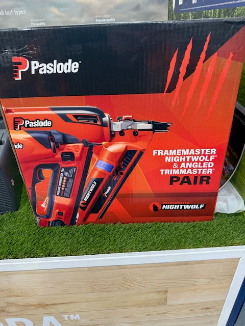 PASLODE Pair FrameMaster NightWolf™ & Angled TrimMaster™ Gas Combo Kit